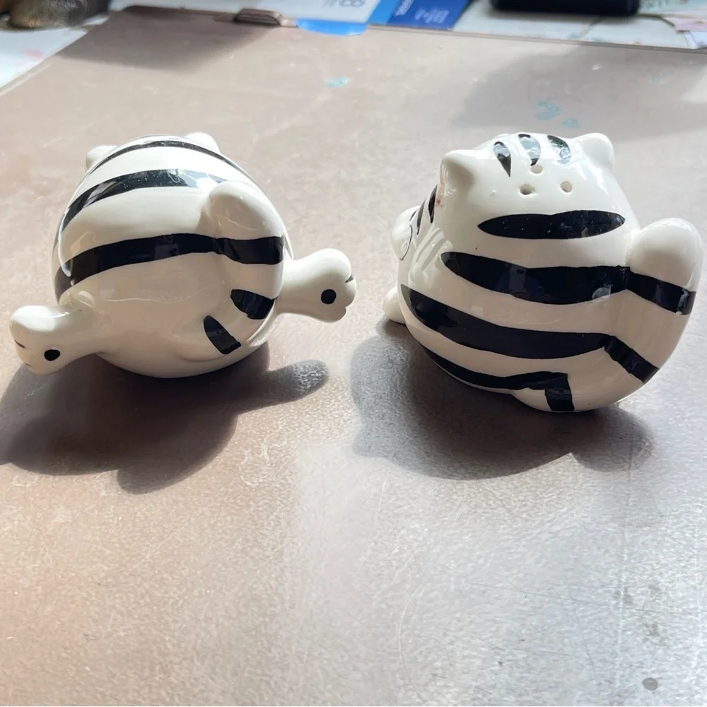 Pier 1 Fat Cat Ceramic Salt & Pepper Shakers